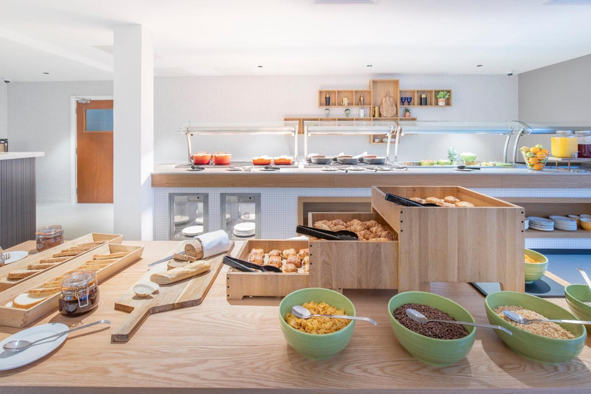 Holiday Inn Bristol Airport By Ihg Redhill  Екстериор снимка